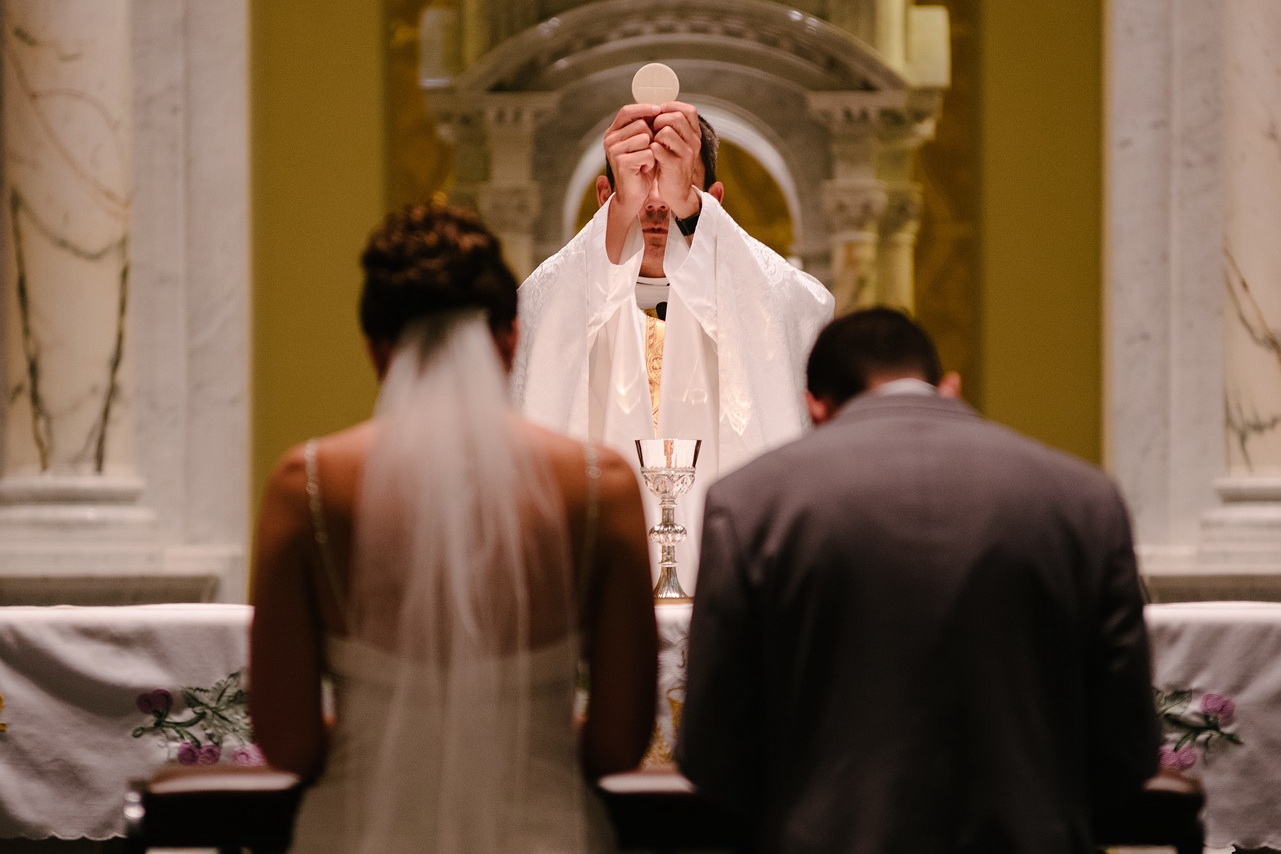 Mariage des prêtres: l’heure du changement ?